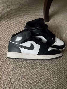 Youth 7 or women’s size 8 Nike air Jordan’s
